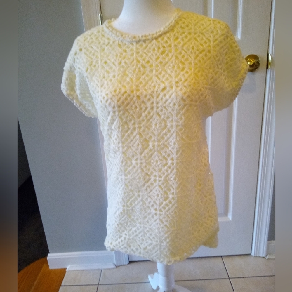 Cable & gauge whisper white crochet top SM